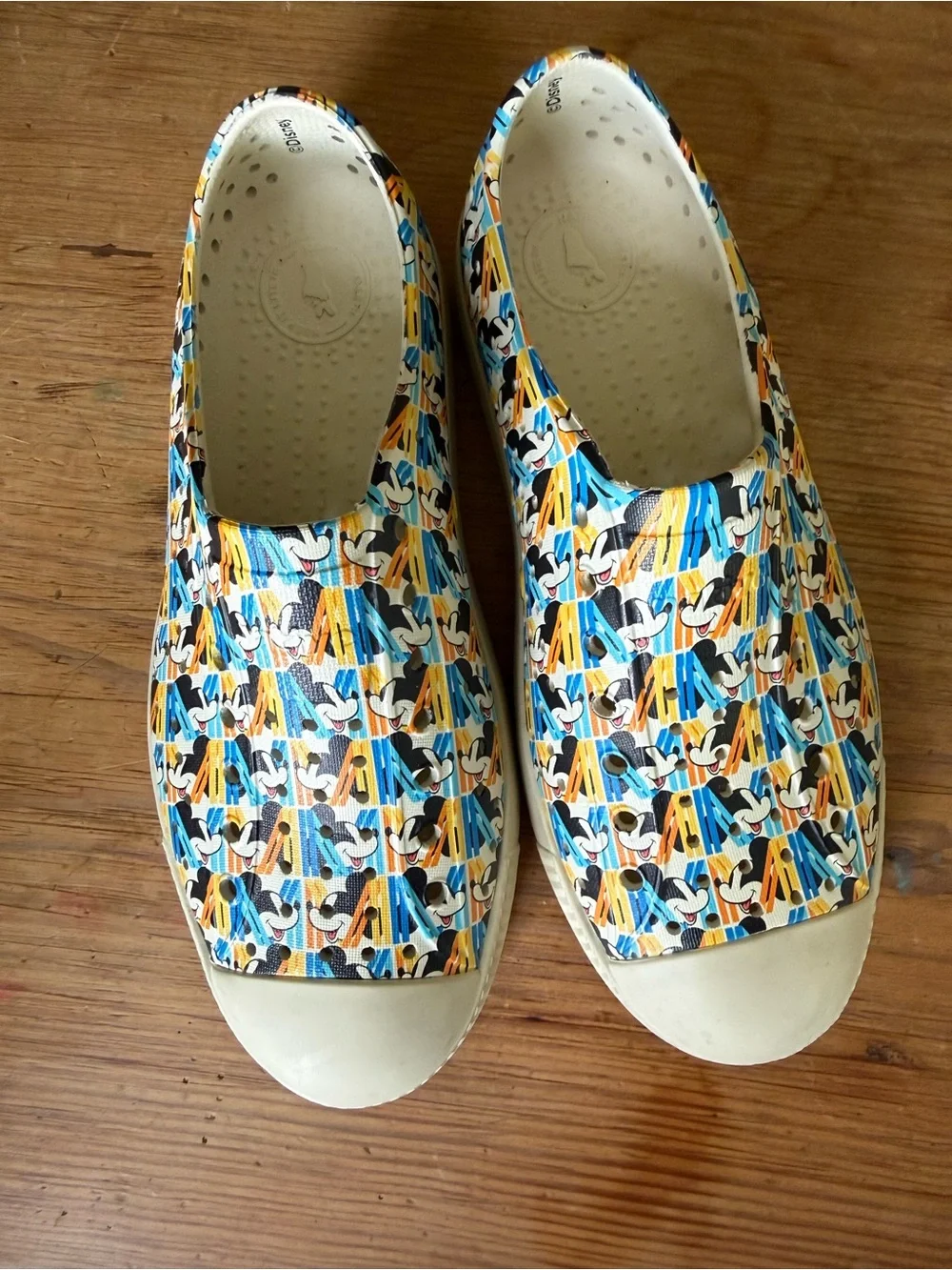 Native Jefferson Slip-On Sneakers with Disney Mickey Cartoon Print